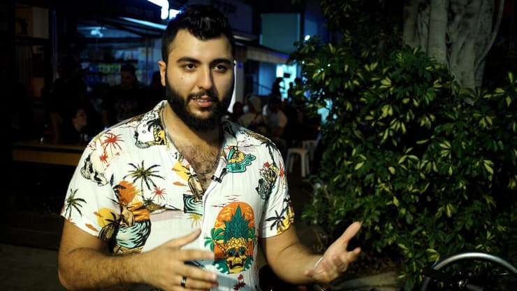 "אין לך זמן לחשוב יותר מדי". אור ג׳ורג׳י. מתוך ערב פריסטייל ב"חוד המחט" (צילום: ליאור שרון) מתוך ערב פריסטייל ב"חוד המחט", תל אביב