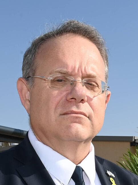 יעקב חגואל (צילום: הרצל יוסף) יעקב חגואל, יו"ר ההסתדרות הציונית, בקיבוץ רוחמה בדרום, בשכונה שמיועדת לקליטת מפונים