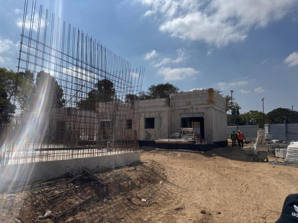 Rehabilitation work in the Gaza border town of Kibbutz Nirim (Photo: Tekuma Rehabilitation Authority) עבודות שיקום בקיבוץ נירים